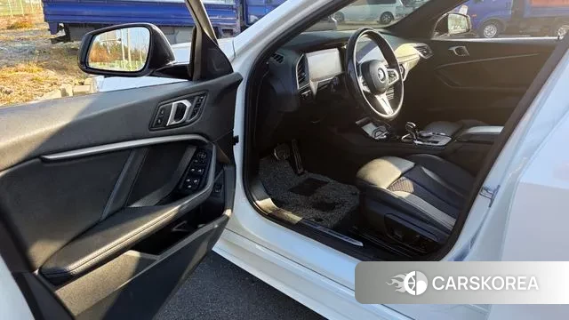 BMW 1 Series (F40) 2024 Белый из Кореи, фото 2