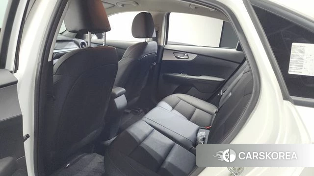 Kia The New K3 2nd generation 2021 Белый из Кореи, фото 2