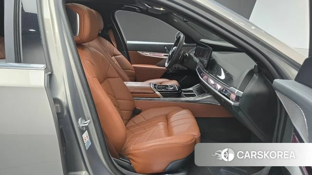 BMW 7 Series (G70) 2024 Серебристо-серый из Кореи, фото 2