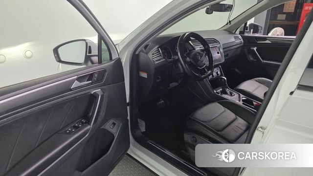 Volkswagen Tiguan second Generation 2019 Белый из Кореи, фото 2