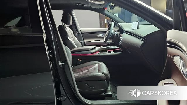 Genesis GV70 2023 Черный из Кореи, фото 2