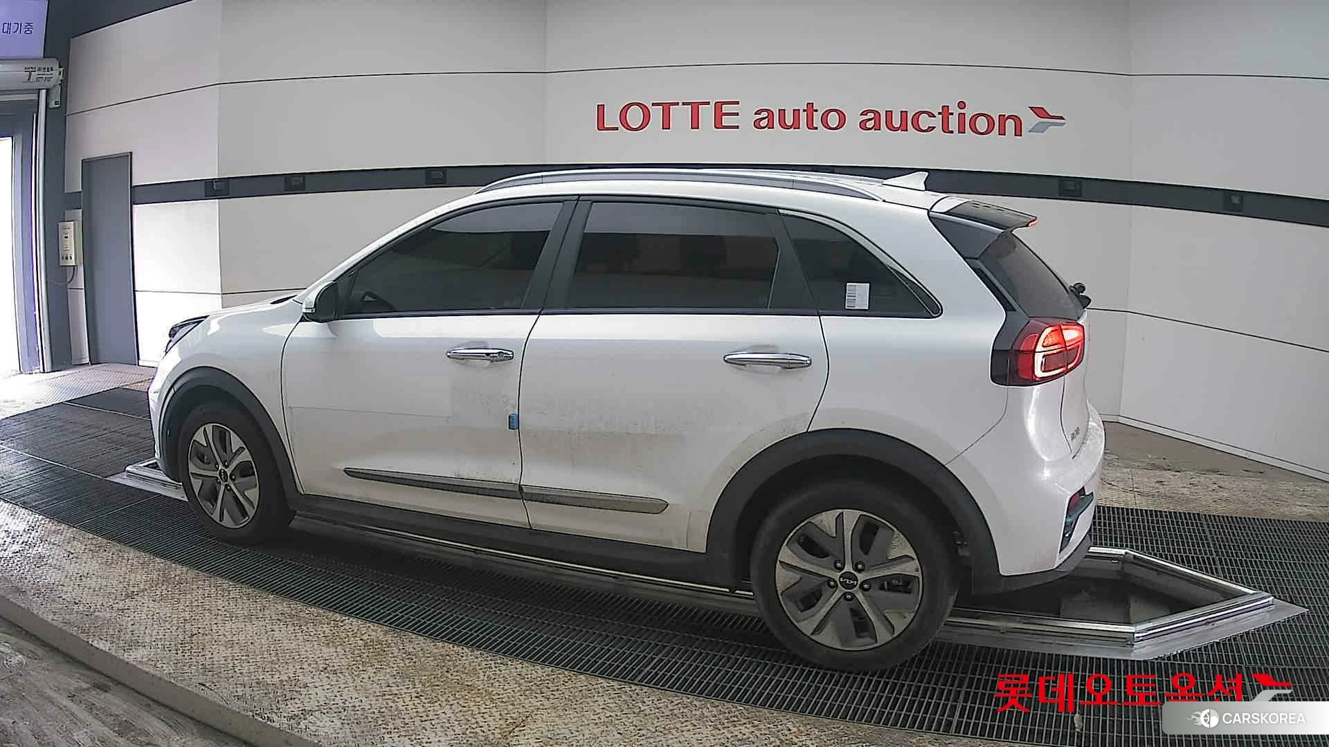 Kia Niro EV 2022 Snow White Pearl (optional) из Кореи, фото 2