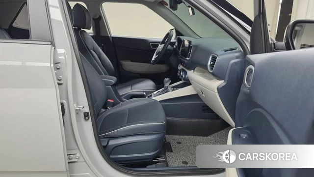 Hyundai Venue 2023 Серебряный двухцветный из Кореи, фото 2