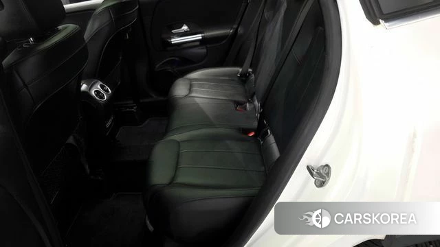 Mercedes-Benz GLA - Class H247 2021 Белый из Кореи, фото 2