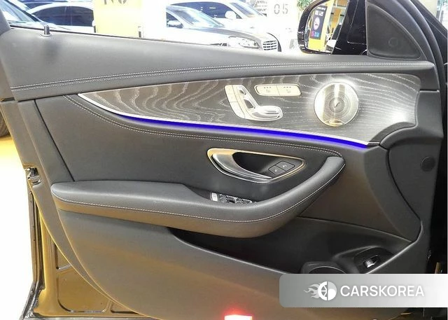 Mercedes-Benz E-Class W213 2023 Черный из Кореи, фото 2