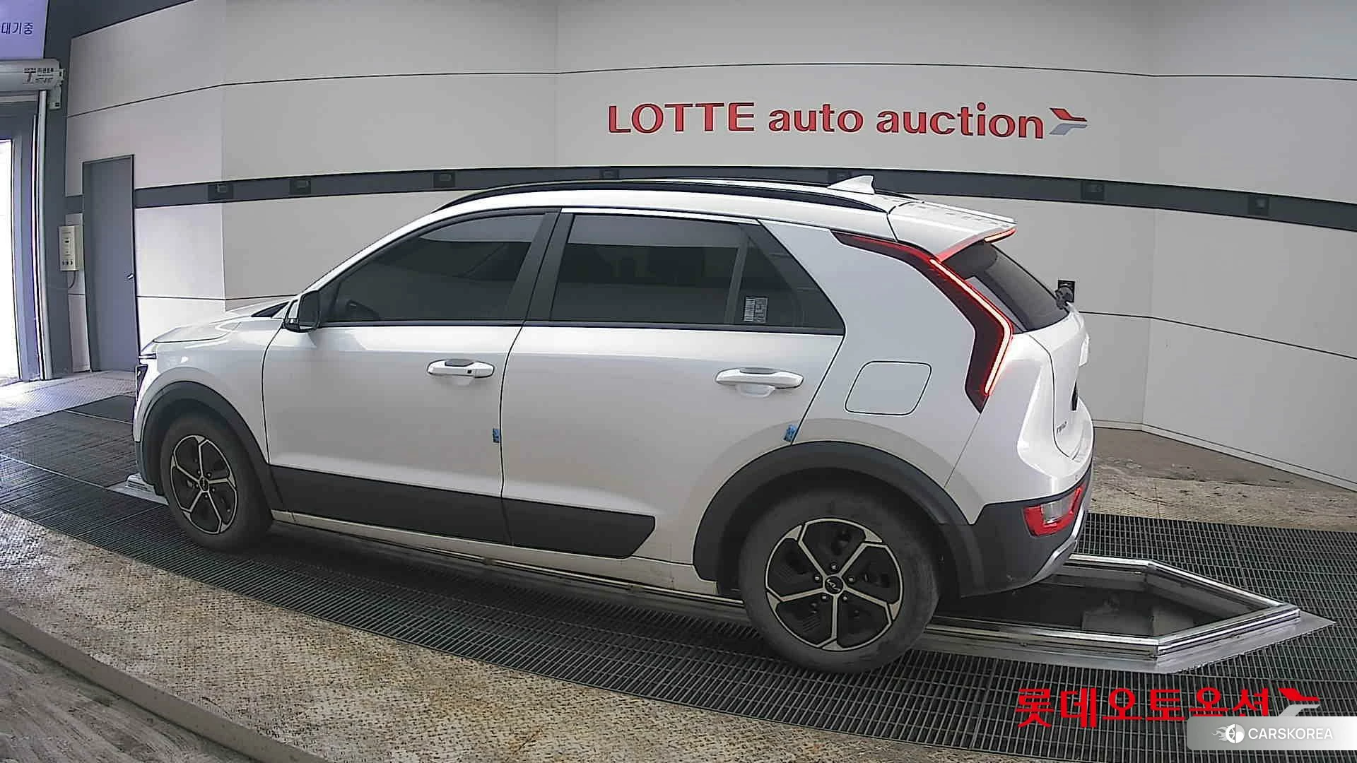 Kia Niro Hybrid 2022 Snow White Pearl (optional) из Кореи, фото 2