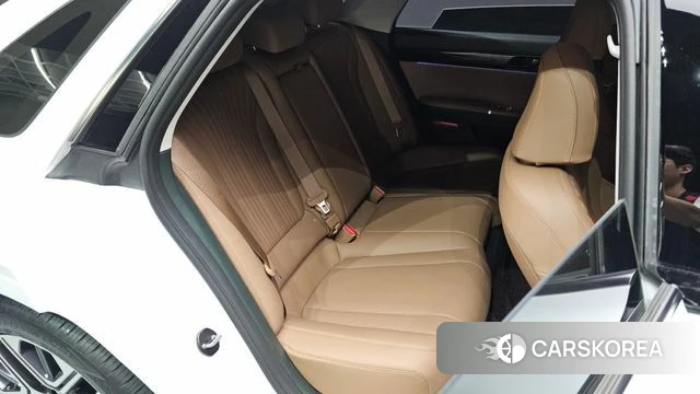 Hyundai Grandeur Hybrid (GN7) 2024 Белый из Кореи, фото 2