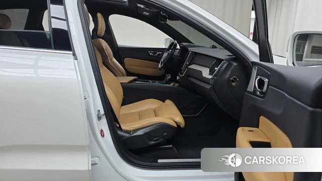 Volvo XC60 second Generation 2018 Белый из Кореи, фото 2