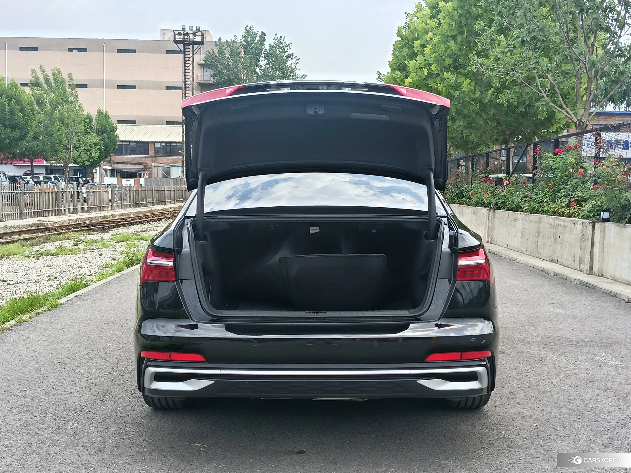 Audi A6L 2023 Черный из Китая, фото 2