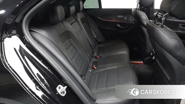 Mercedes-Benz E-Class W213 2021 Черный из Кореи, фото 2