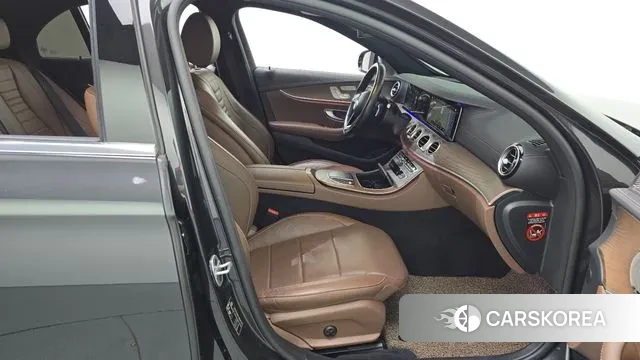 Mercedes-Benz E-Class W213 2021 Серый из Кореи, фото 2