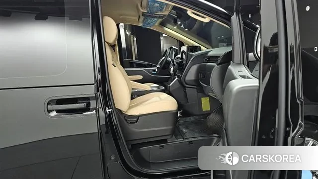 Hyundai Staria 2025 Черный из Кореи, фото 2