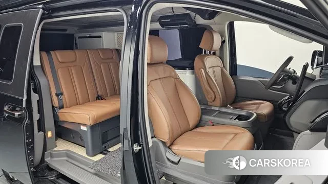 Hyundai Staria 2023 Черный из Кореи, фото 2