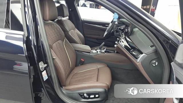 BMW 5 Series (G30) 2023 Черный из Кореи, фото 2