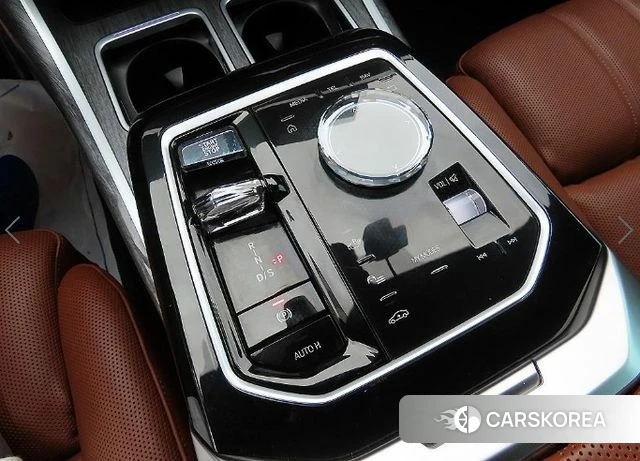 BMW 7 Series (G70) 2023 Черный из Кореи, фото 2