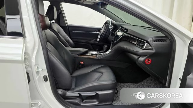 Toyota Camry (XV70) 2019 Белый из Кореи, фото 2