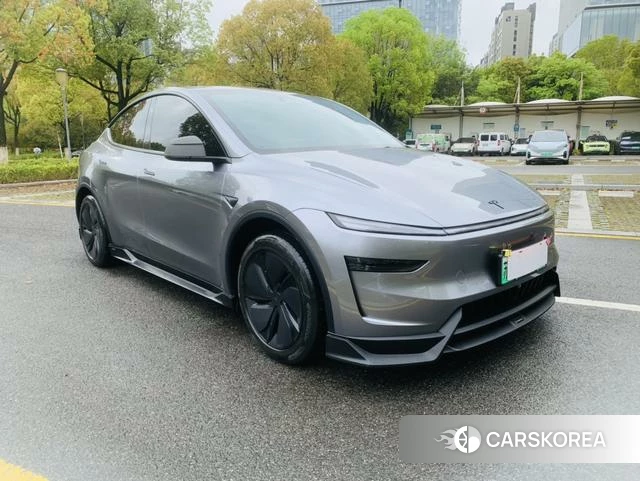 Tesla Model Y 2026 Серебристо-серый из Китая, фото 2