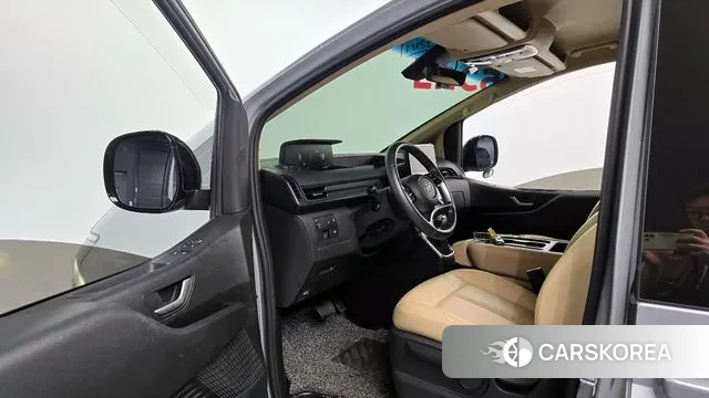 Hyundai Staria 2023 Серебряный из Кореи, фото 2