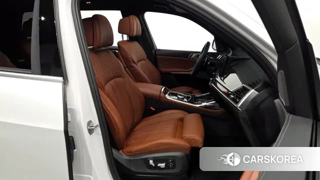 BMW X7 (G07) 2025 Белый из Кореи, фото 2