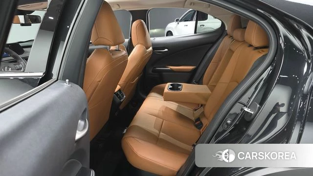 Lexus UX250h 2021 Черный из Кореи, фото 2