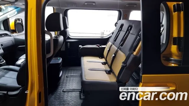 Hyundai Staria 2023 Желтый из Кореи, фото 2