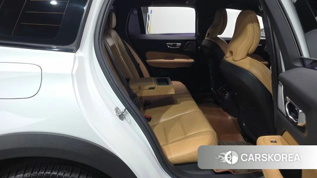 Volvo V60 Cross-Country 2nd Generation 2020 Белый из Кореи, фото 2