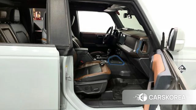 Ford Bronco 6th Generation 2023 Цвет галактики из Кореи, фото 2