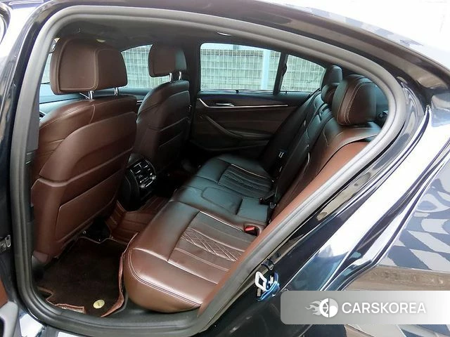 BMW 5 Series (G30) 2018 Черный из Кореи, фото 2