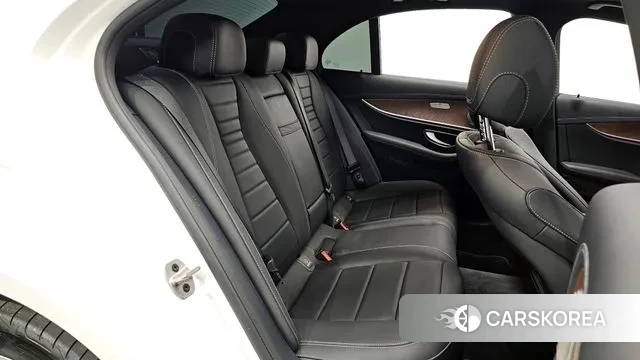 Mercedes-Benz E-Class W213 2023 Белый из Кореи, фото 2