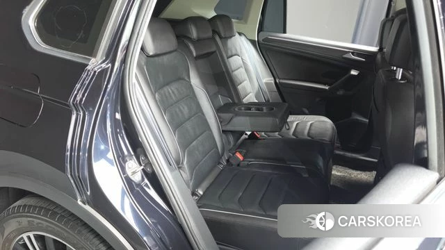Volkswagen Tiguan second Generation 2021 Черный из Кореи, фото 2