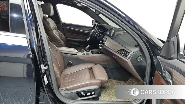 BMW 5 Series (G30) 2018 Черный из Кореи, фото 2