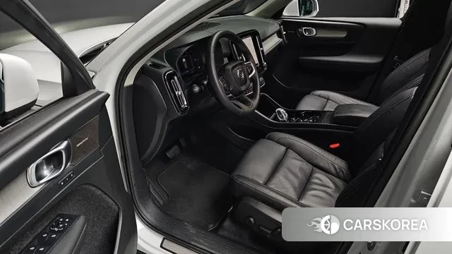 Volvo XC40 2023 Белый из Кореи, фото 2