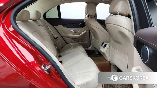 Mercedes-Benz C-Class W205 2019 Красный из Кореи, фото 2