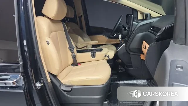 Hyundai Staria 2023 Черный из Кореи, фото 2