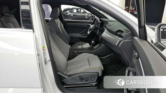 Audi Q3 (F3) 2023 Белый из Кореи, фото 2