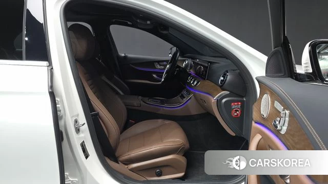 Mercedes-Benz E-Class W213 2021 Белый из Кореи, фото 2