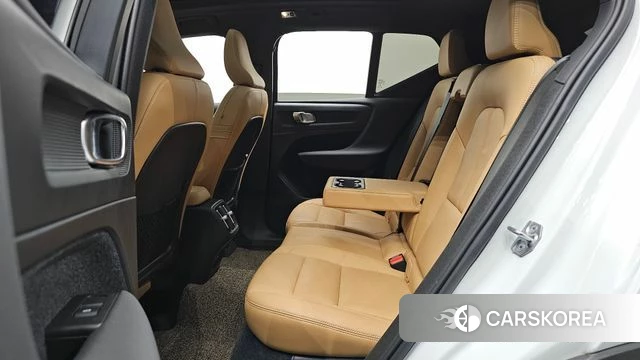 Volvo XC40 2021 Белый из Кореи, фото 2