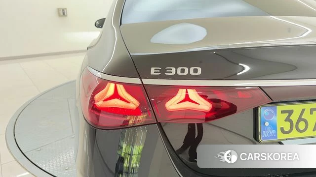 Mercedes-Benz E-Class W214 2024 Черный из Кореи, фото 2