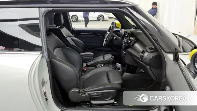 Mini Cooper Electric 2022 Серебристо-серый из Кореи, фото 2