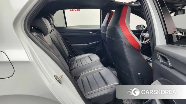 Volkswagen Golf 8th Generation 2024 Белый из Кореи, фото 2