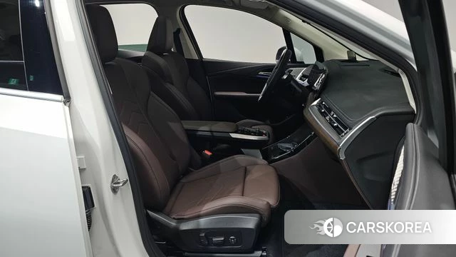 BMW 2 Series Active Tourer (U06) 2024 Белый из Кореи, фото 2