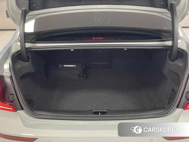 Volvo S60 3rd generation 2024 Серый из Кореи, фото 2