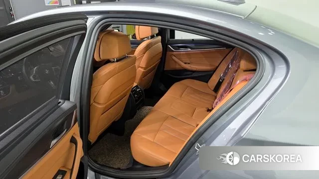 BMW 5 Series (G30) 2023 Серый из Кореи, фото 2