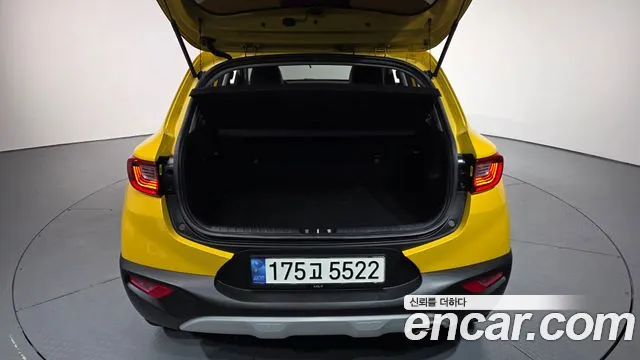 Kia Stonic 2018 Желтый из Кореи, фото 2