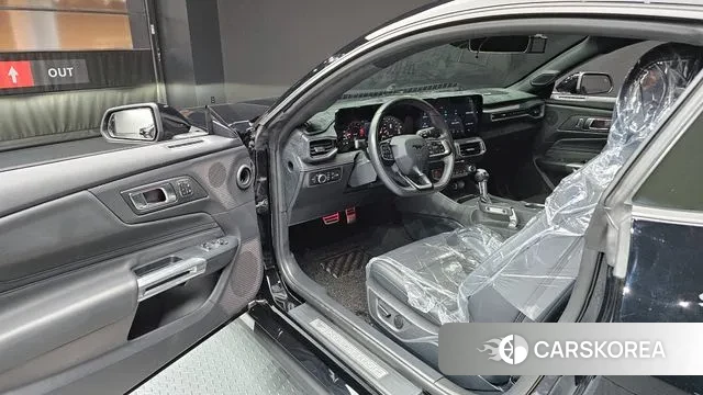 Ford Mustang 7th Generation 2024 Черный из Кореи, фото 2