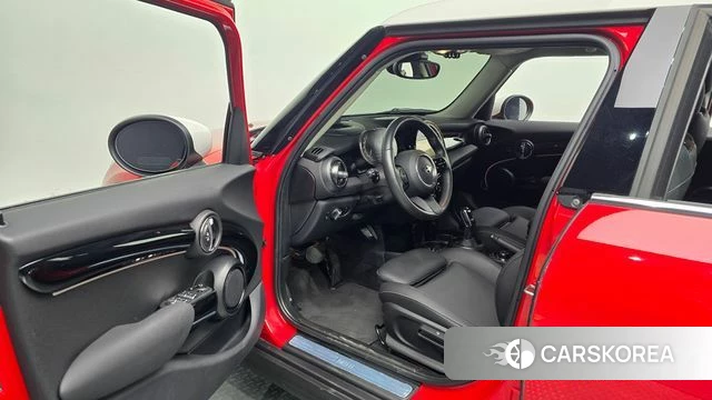 Mini Cooper 2023 Красный из Кореи, фото 2