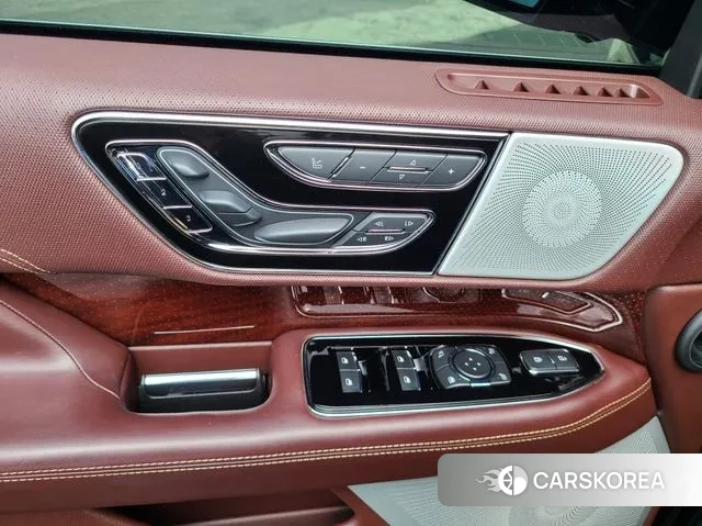 Lincoln Navigator 4th generation 2019 Черный из Кореи, фото 2