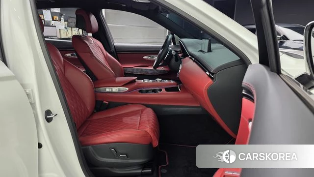 Genesis GV70 2023 Белый из Кореи, фото 2