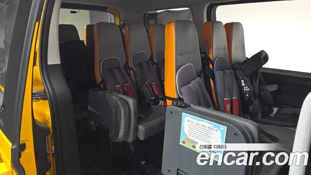 Hyundai Staria 2022 Желтый из Кореи, фото 2