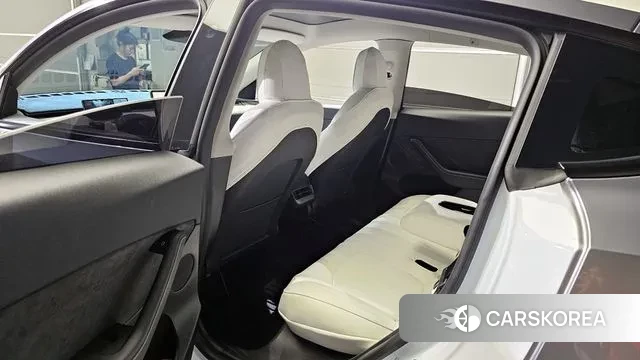 Tesla Model Y 2024 Серебряный из Кореи, фото 2